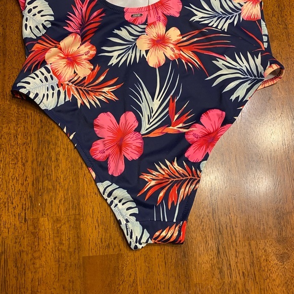 Pink by Victoria secret one‎ piece swimsuit size Large. - Picture 6 of 12